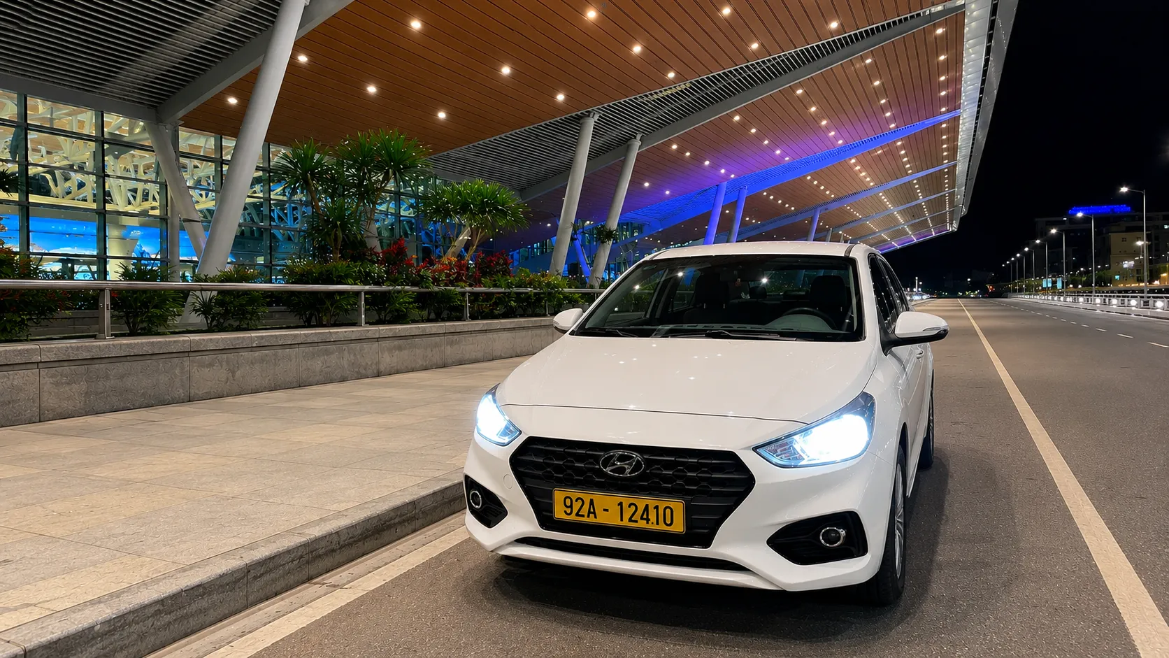 4 Seater Private Car from Hoi An to Hue