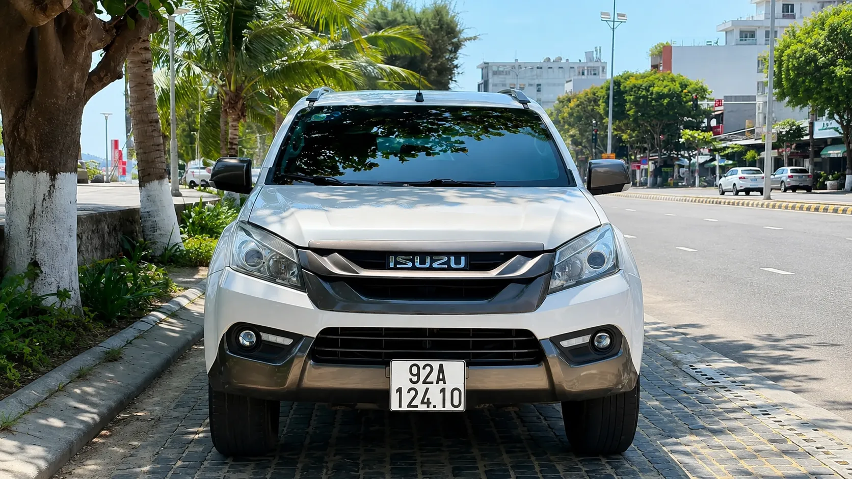 7 Seater Private Car from Hoi An to Hue